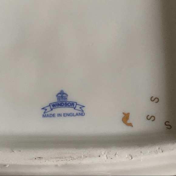 Windsor England Red Floral Square Ceramic Tea Pot - Picture 11 of 13